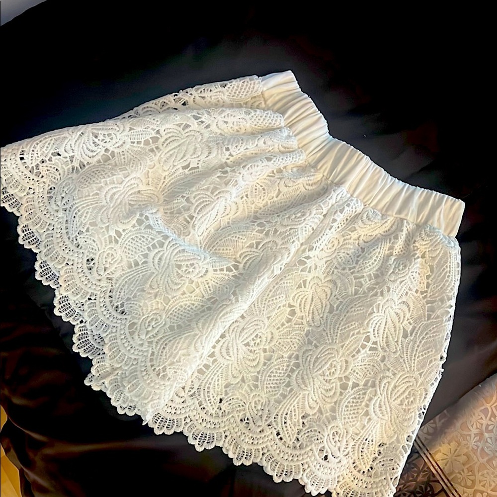 Elegant White Lace Short
